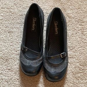 Skechers casual shoes